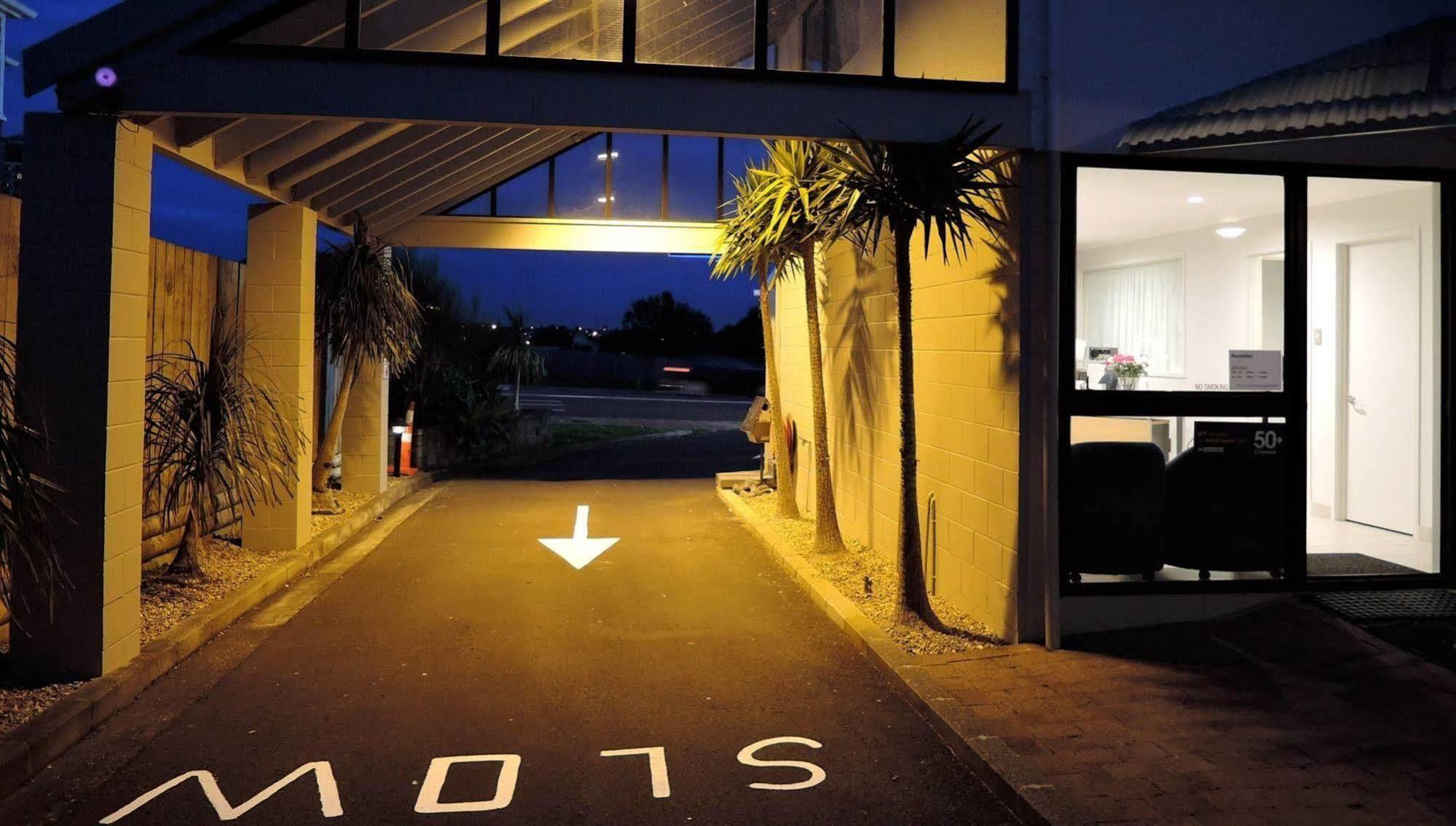 Anzac Court Motel Auckland Exterior photo
